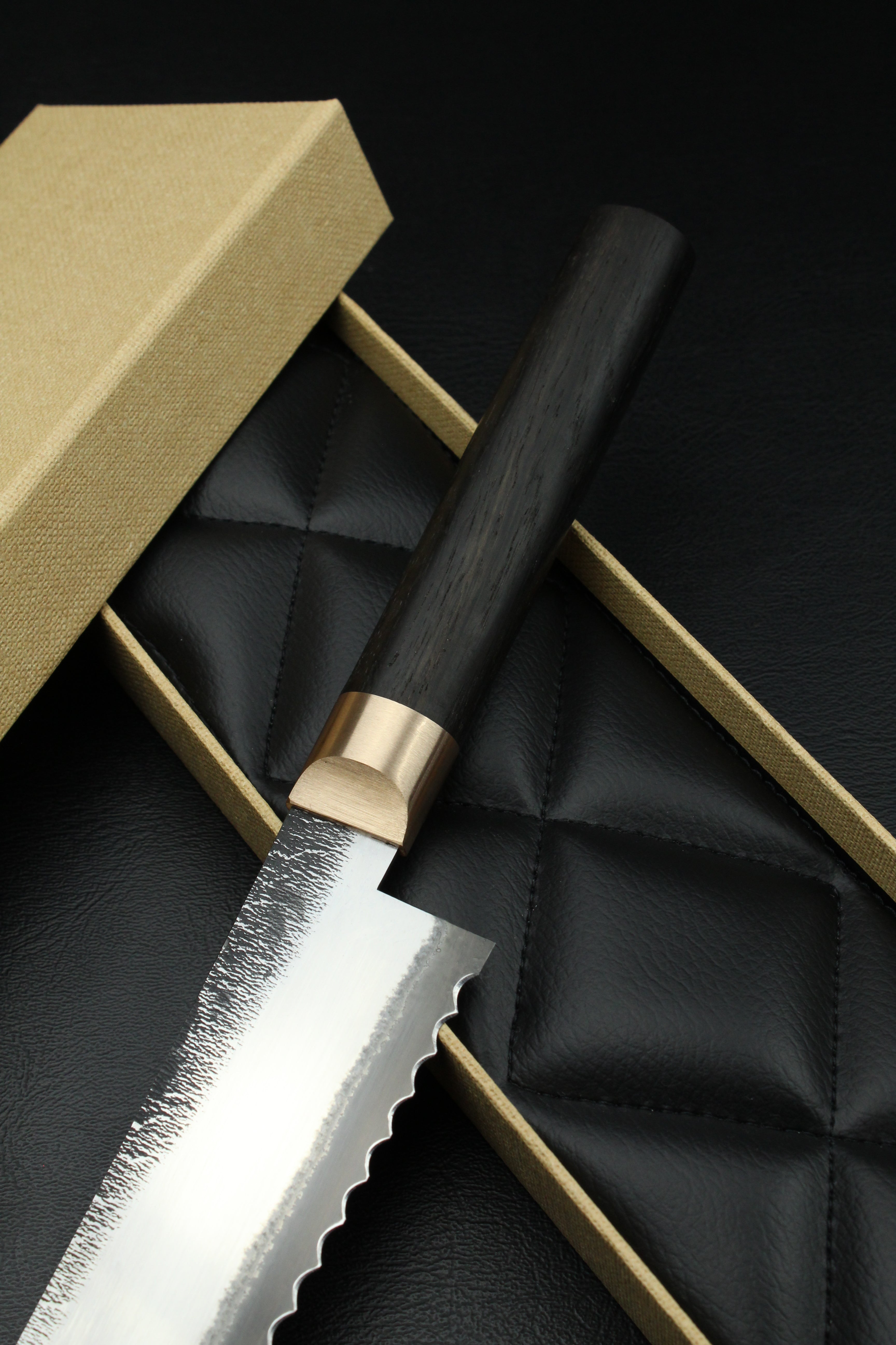 Bread Knife Mooreiche - Lilienstahl