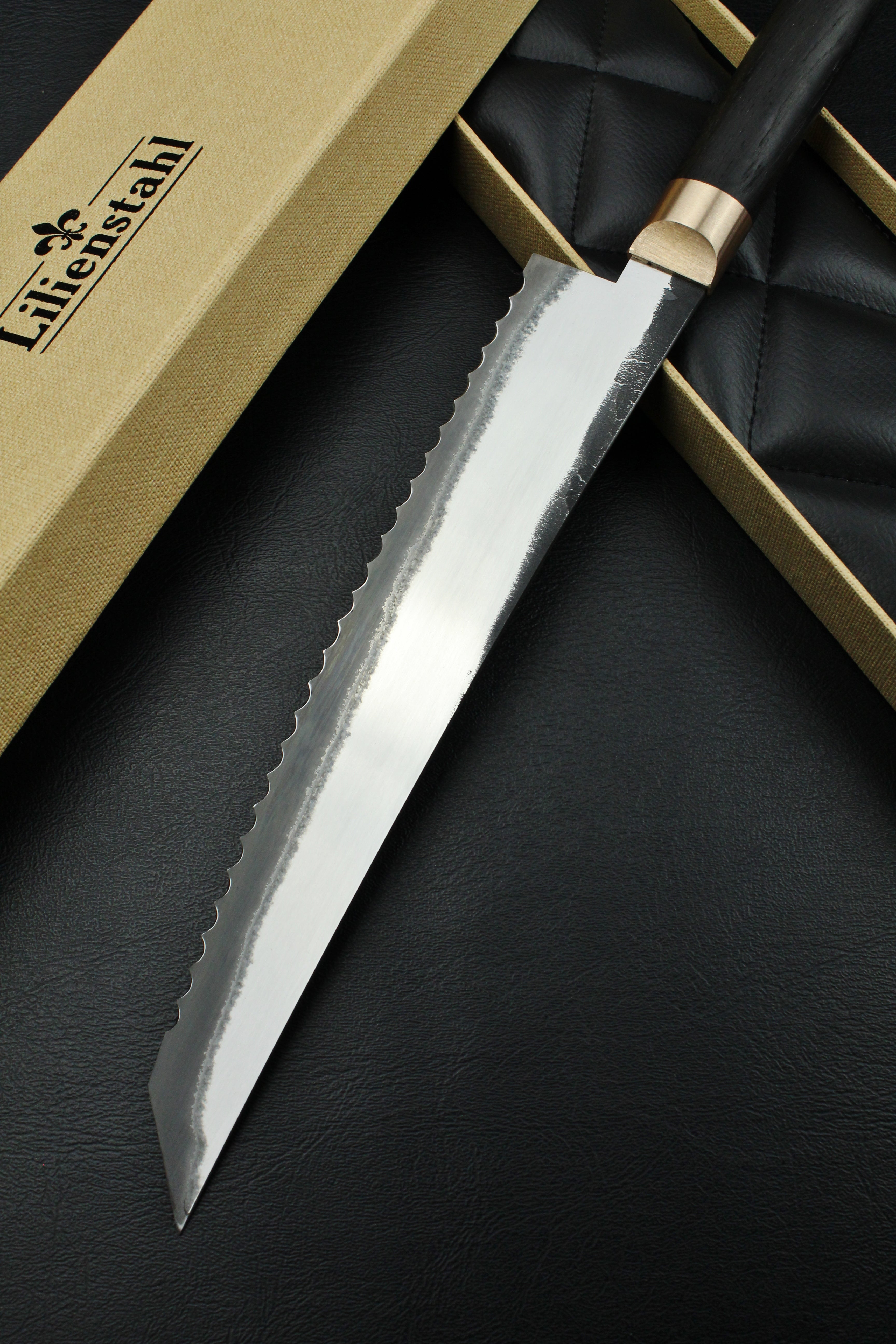 Bread Knife Mooreiche - Lilienstahl